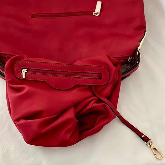 New~ Good Size~ Red Faux Leather Bag - Picture 6 of 12